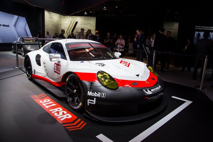 6 интересни неща за Porsche 911 RSR със средно-разположен двигател